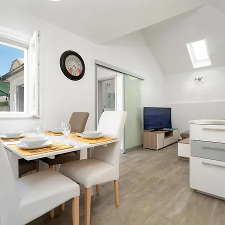 Hébergement de vacances Family Friendly House With A Swimming Pool Skrip, Brac - 17345 Postira
