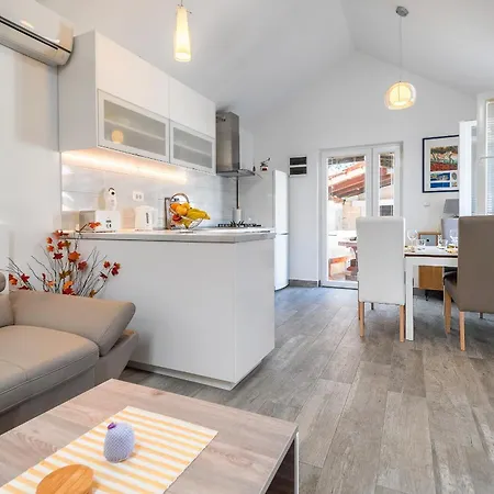 Hébergement de vacances Family Friendly House With A Swimming Pool Skrip, Brac - 17345 Postira