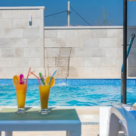 Family Friendly House With A Swimming Pool Skrip, Brac - 17345 بيت للعطل بوستيرا