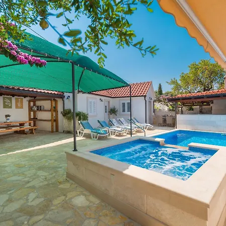 Family Friendly House With A Swimming Pool Skrip, Brac - 17345 * بوستيرا