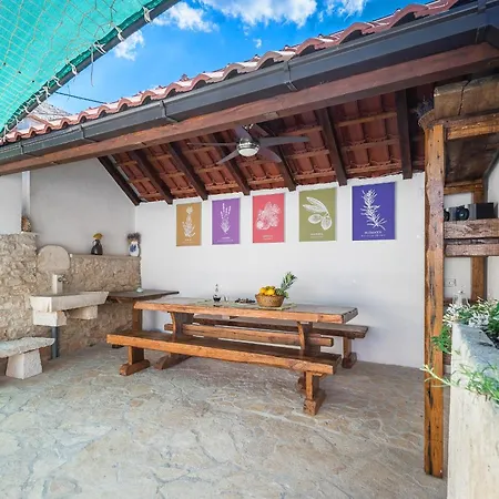 بيت للعطل Family Friendly House With A Swimming Pool Skrip, Brac - 17345 *